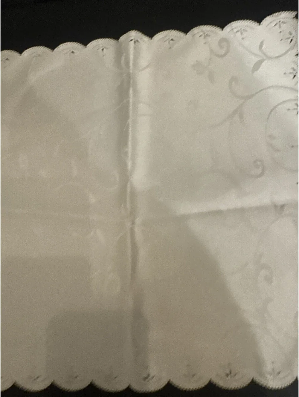 Vintage Set Of 4 Luncheon Napkins With Cutout Design And Scalloped Edge 14”